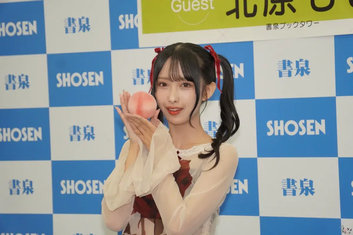 自己採点は驚愕の“100億点満点” OCHA NORMA北原もも、ファッション誌のような質感にこだわった1st写真集発売🍑 20歳への抱負も語る