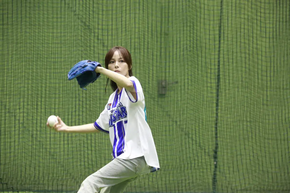 相川七瀬が横浜DeNAベイスターズ冠試合の始球式に登場!惜しくも2年連続ノーバンならず「60点ですかね…」 2 相川七瀬が横浜DeNAベイスターズ冠試合の始球式に登場!惜しくも2年連続ノーバンならず「60点ですかね…」