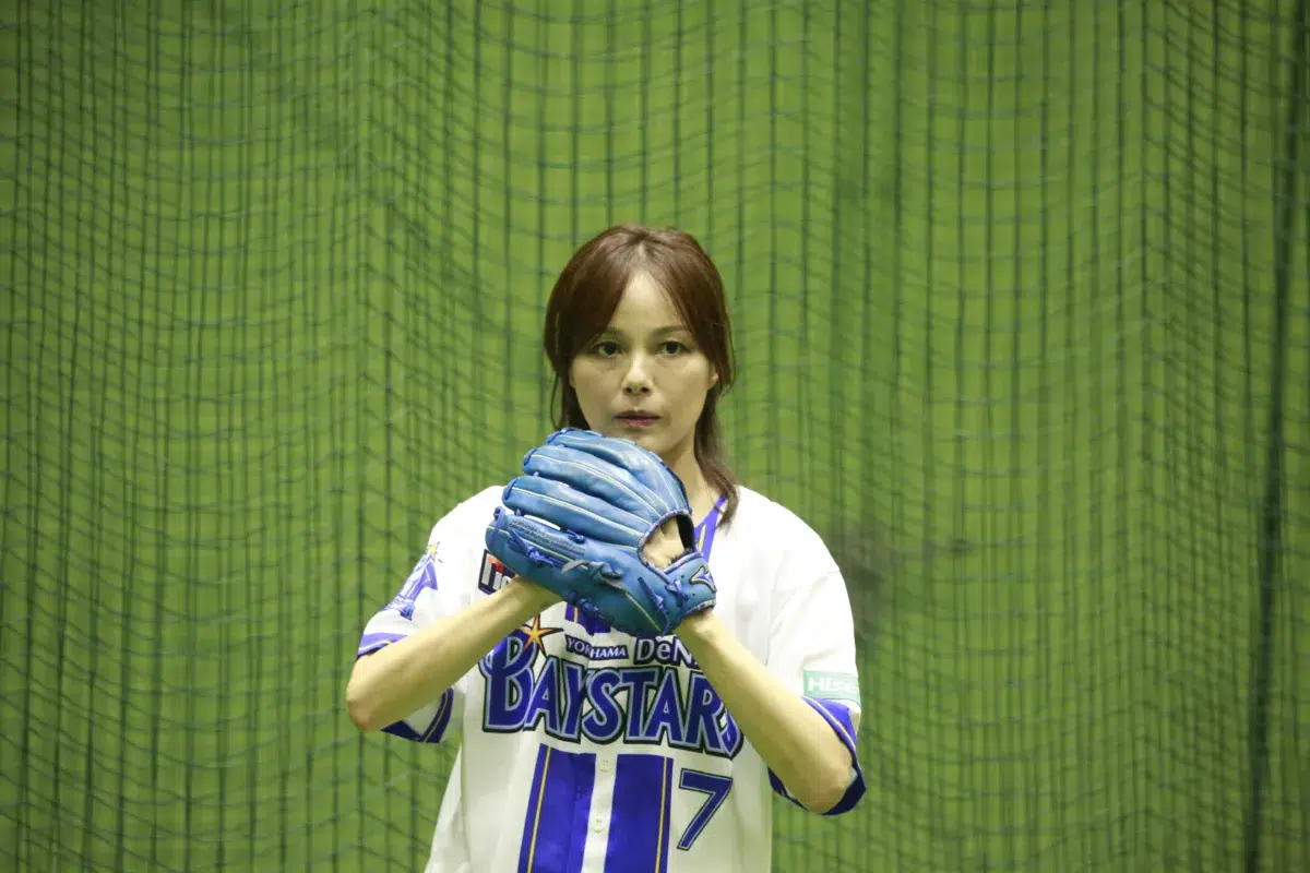 相川七瀬が横浜DeNAベイスターズ冠試合の始球式に登場!惜しくも2年連続ノーバンならず「60点ですかね…」 3 相川七瀬が横浜DeNAベイスターズ冠試合の始球式に登場!惜しくも2年連続ノーバンならず「60点ですかね…」