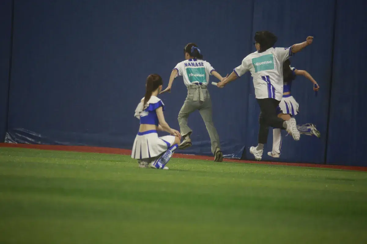 相川七瀬が横浜DeNAベイスターズ冠試合の始球式に登場!惜しくも2年連続ノーバンならず「60点ですかね…」 10 相川七瀬が横浜DeNAベイスターズ冠試合の始球式に登場!惜しくも2年連続ノーバンならず「60点ですかね…」