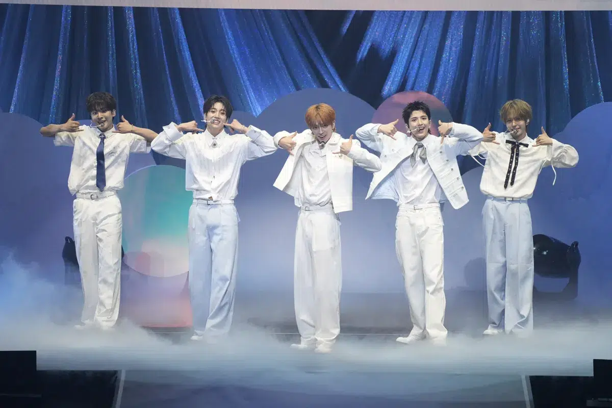 5人組ボーイズグループ・VIBYが日本武道館で1万人を魅了!「VIBY DEBUT SHOWCASE『VIBY LAND』」を開催! 2 5人組ボーイズグループ・VIBYが日本武道館で1万人を魅了!「VIBY DEBUT SHOWCASE『VIBY LAND』」を開催!