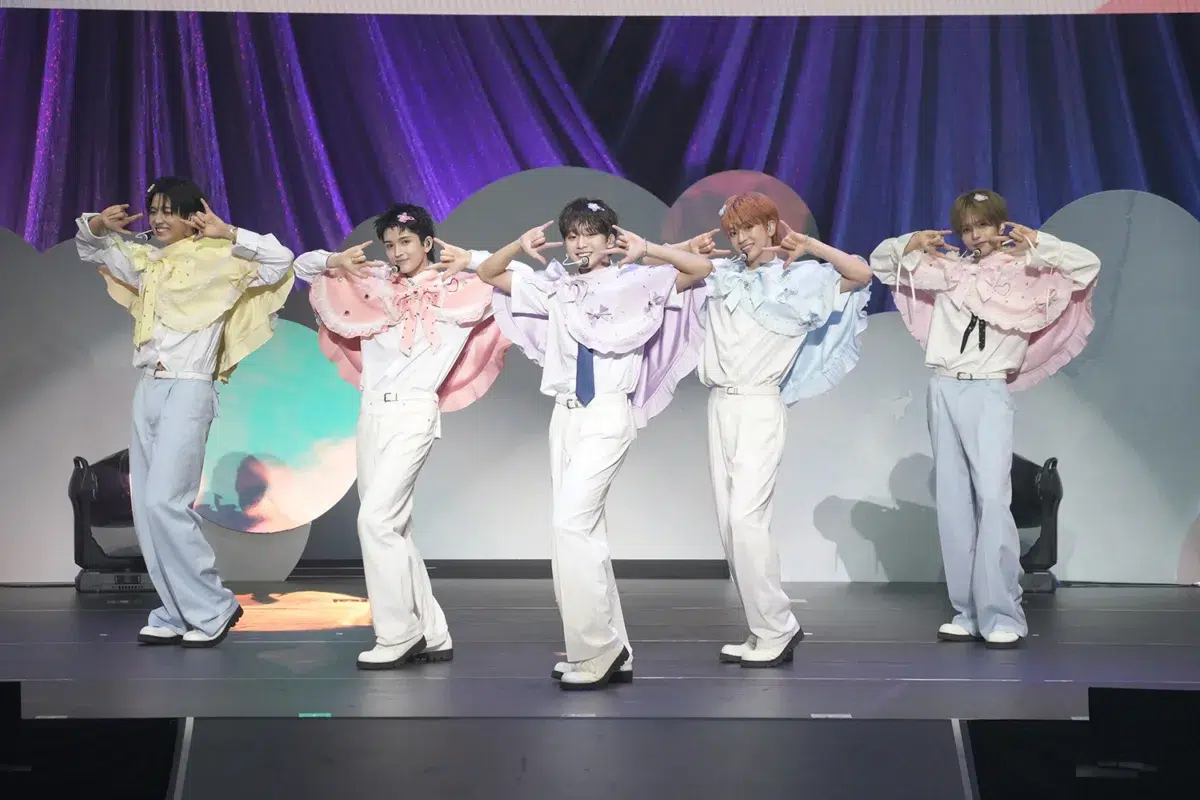 5人組ボーイズグループ・VIBYが日本武道館で1万人を魅了!「VIBY DEBUT SHOWCASE『VIBY LAND』」を開催! 7 5人組ボーイズグループ・VIBYが日本武道館で1万人を魅了!「VIBY DEBUT SHOWCASE『VIBY LAND』」を開催!