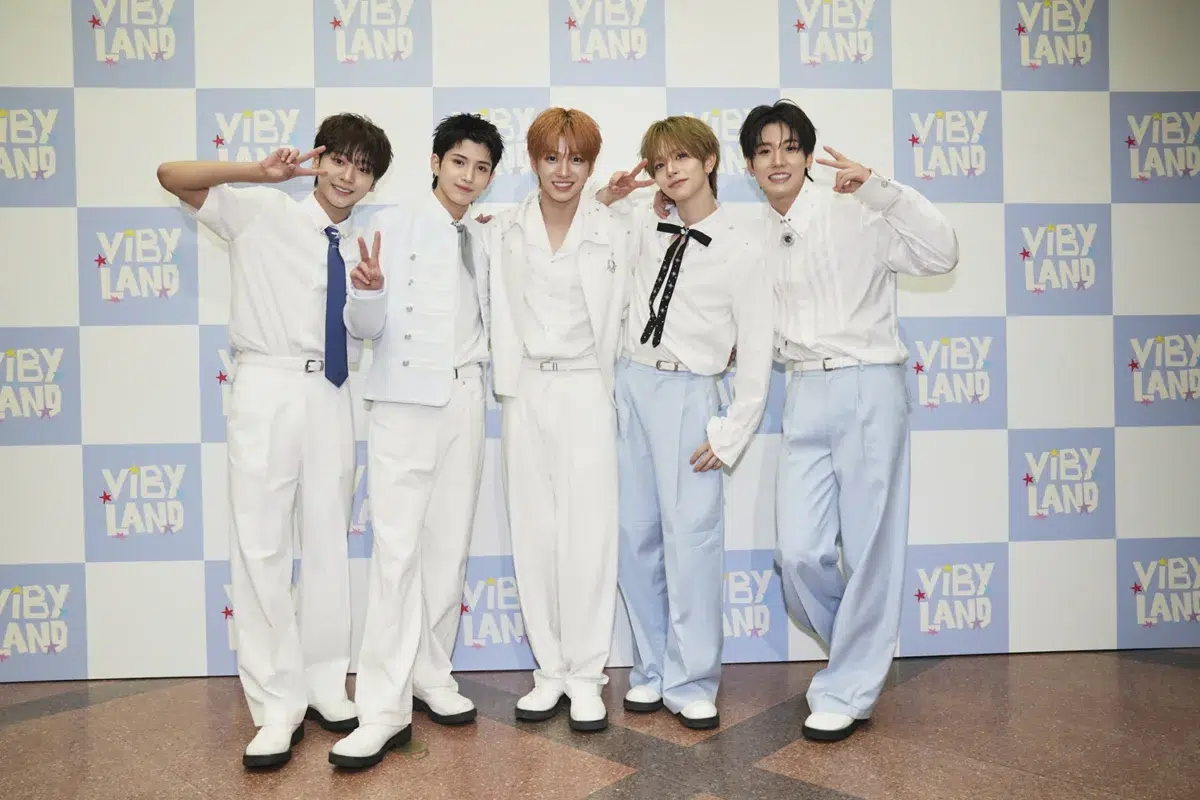 5人組ボーイズグループ・VIBYが日本武道館で1万人を魅了!「VIBY DEBUT SHOWCASE『VIBY LAND』」を開催! 9 5人組ボーイズグループ・VIBYが日本武道館で1万人を魅了!「VIBY DEBUT SHOWCASE『VIBY LAND』」を開催!