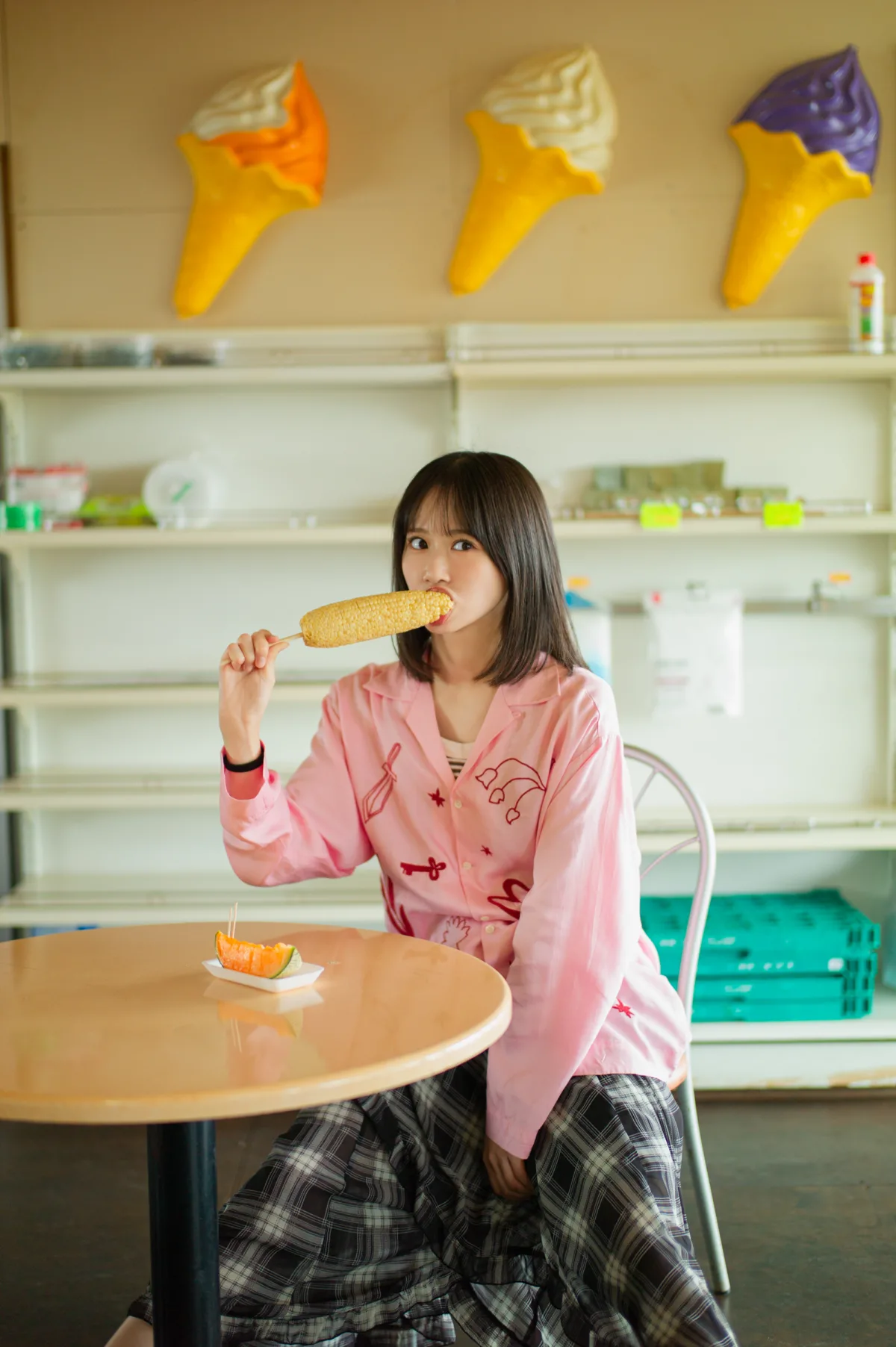 STU48中村舞、大胆背中見せの2nd写真集は「9満点」 ロングヘアばっさりで大人の魅力