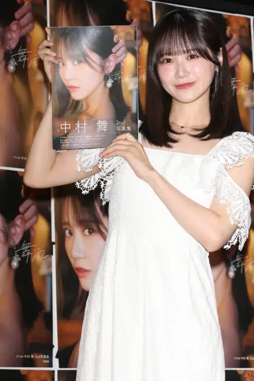 STU48中村舞、大胆背中見せの2nd写真集は「9満点」 ロングヘアばっさりで大人の魅力