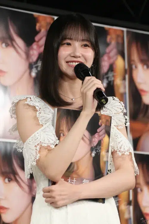 STU48中村舞、大胆背中見せの2nd写真集は「9満点」 ロングヘアばっさりで大人の魅力