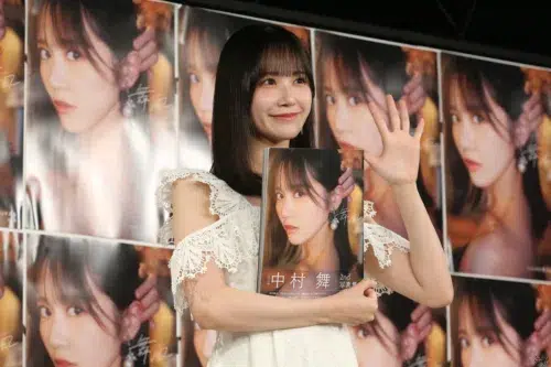 STU48中村舞、大胆背中見せの2nd写真集は「9満点」 ロングヘアばっさりで大人の魅力