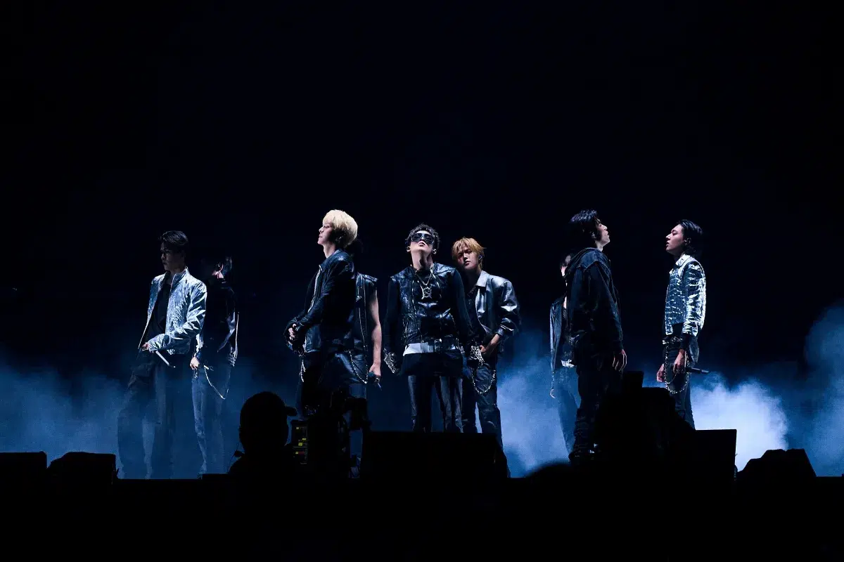 “ライブ型アーティスト”TREASURE、全国7都市17公演で23.7万人を動員！ トリプルアンコールで会場が青く染まった、熱狂のツアーファイナル！