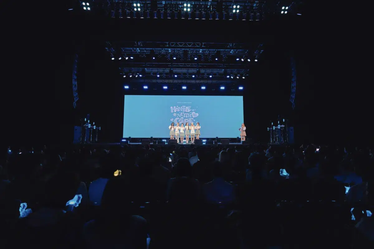 izna、日本デビューショーケース開催！約1,000人が祝福する中、日本でのZeppツアー開催をサプライズ発表！