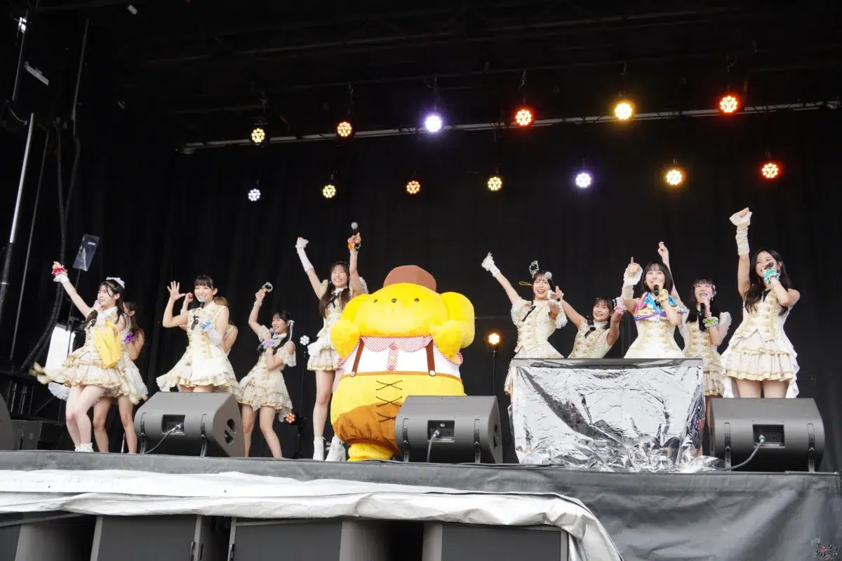 ポムポムプリン30周年「ポムフェス」開幕！Juice=Juiceと“かいまくしき”で夢のコラボ🍮