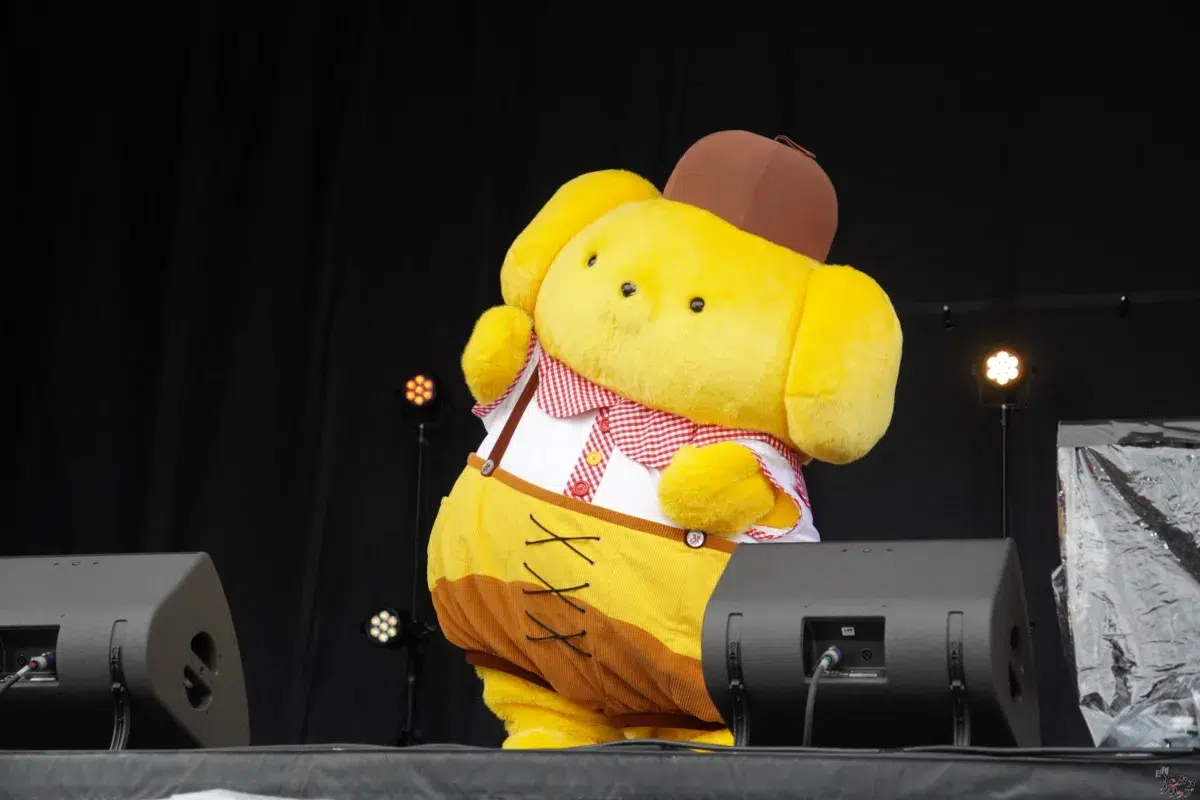 ポムポムプリン30周年「ポムフェス」開幕！Juice=Juiceと“かいまくしき”で夢のコラボ🍮
