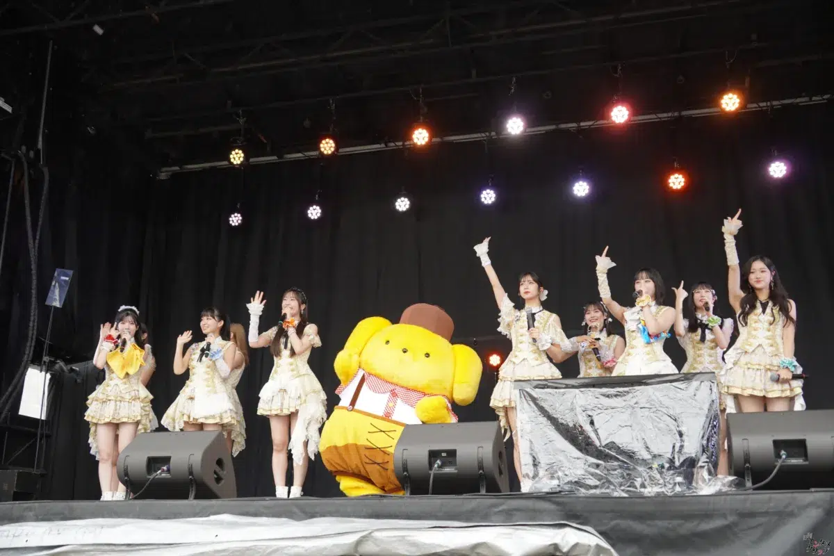 ポムポムプリン30周年「ポムフェス」開幕！Juice=Juiceと“かいまくしき”で夢のコラボ🍮
