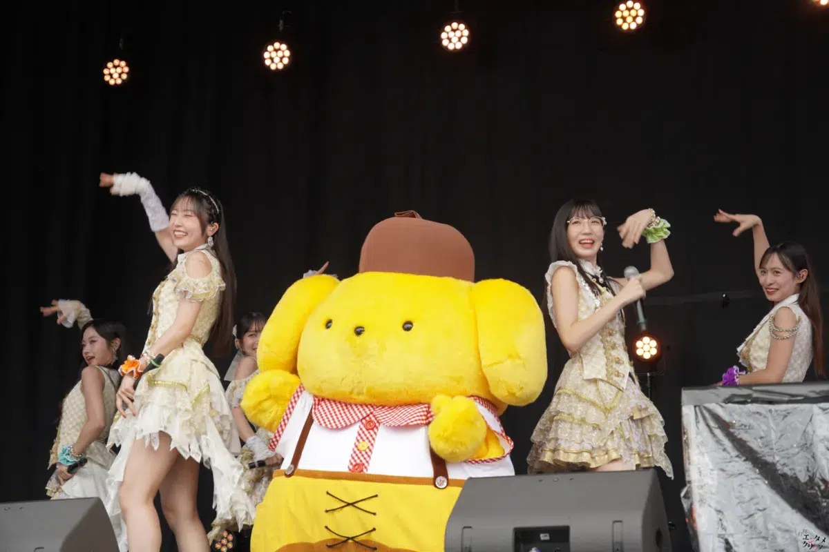 ポムポムプリン30周年「ポムフェス」開幕！Juice=Juiceと“かいまくしき”で夢のコラボ🍮