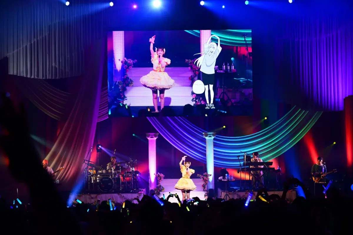 声優・アーティスト 岡咲美保 アーティストデビュー5周年ライブを開催！2027年4thミニアルバムやライブツアーを発表し、さらに！5周年記念の新グッズも登場！