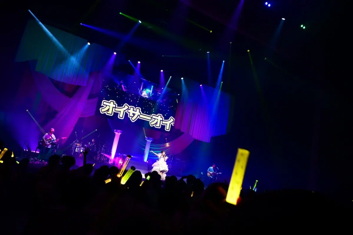 声優・アーティスト 岡咲美保 アーティストデビュー5周年ライブを開催！2027年4thミニアルバムやライブツアーを発表し、さらに！5周年記念の新グッズも登場！