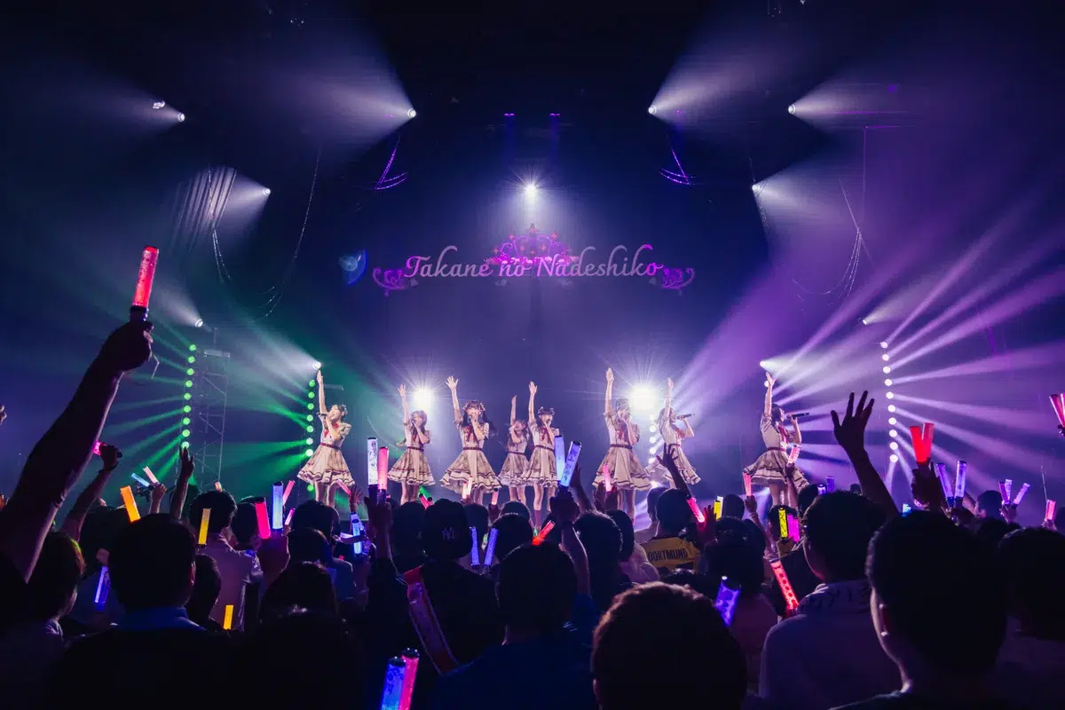 高嶺のなでしこ、結成5年目のワンマンライブで新衣装&新カバー曲「我武者羅」を初披露!新アルバム発売やクリスマスイベントも発表 5 高嶺のなでしこ、結成5年目のワンマンライブで新衣装&新カバー曲「我武者羅」を初披露!新アルバム発売やクリスマスイベントも発表