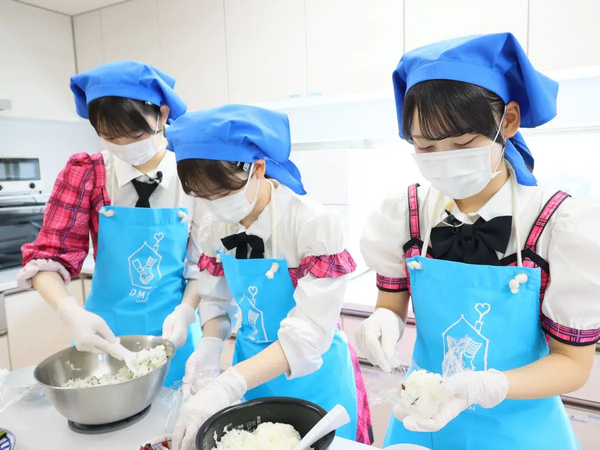 AKB48研究生のふるさと活動に密着！旅番組「ふわり愛」で渡邊葵心の秋田編＆丸山ひなたの新潟編が放送スタート