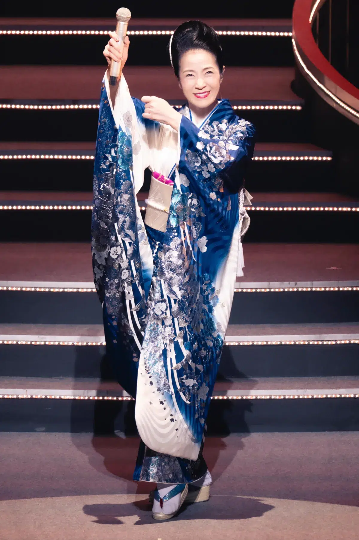 【ドレス姿も披露】坂本冬美、40周年リサイタルでファン2700人を魅了! 4 【ドレス姿も披露】坂本冬美、40周年リサイタルでファン2700人を魅了!