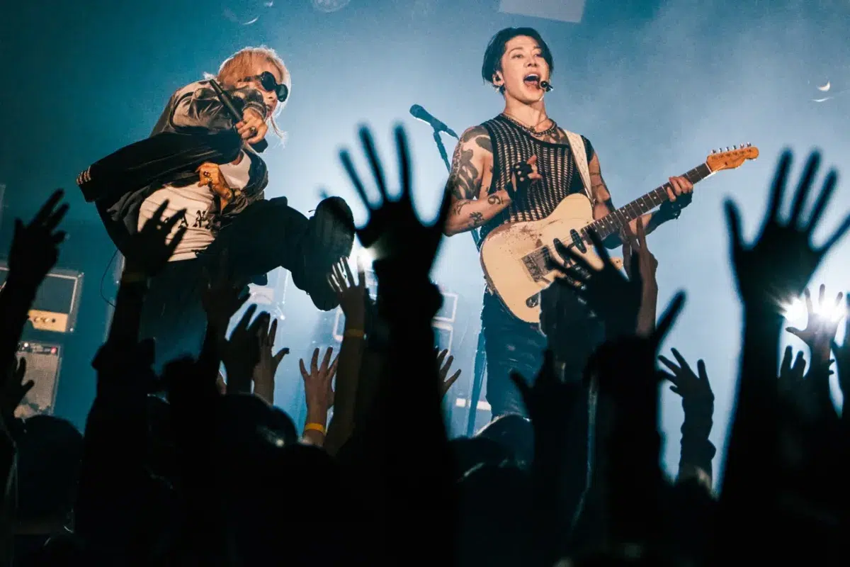 【MIYAVI】45歳の誕生日当日にスペシャルライブを開催!『原点回帰』をテーマに新たな方向性を示す一夜に!HYDEがゲストとしてサプライズ登場!! 8 【MIYAVI】45歳の誕生日当日にスペシャルライブを開催!『原点回帰』をテーマに新たな方向性を示す一夜に!HYDEがゲストとしてサプライズ登場!!