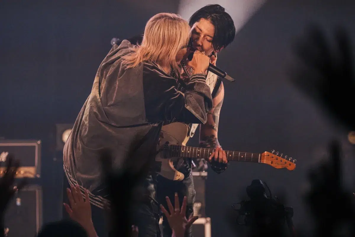 【MIYAVI】45歳の誕生日当日にスペシャルライブを開催!『原点回帰』をテーマに新たな方向性を示す一夜に!HYDEがゲストとしてサプライズ登場!! 9 【MIYAVI】45歳の誕生日当日にスペシャルライブを開催!『原点回帰』をテーマに新たな方向性を示す一夜に!HYDEがゲストとしてサプライズ登場!!