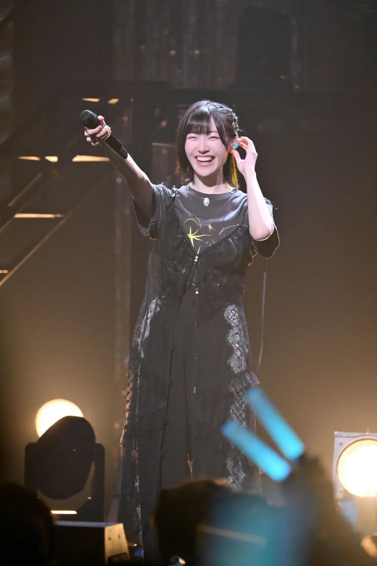 【圧巻】全22曲・怒涛のパフォーマンス!前島亜美3rd LIVE「POLYPHONY」公式レポ到着✨1stの思い出の地・関内ホールで魅せた最高峰のステージと、武道館への固い約束を見逃すな! 10 【圧巻】全22曲・怒涛のパフォーマンス!前島亜美3rd LIVE「POLYPHONY」公式レポ到着✨1stの思い出の地・関内ホールで魅せた最高峰のステージと、武道館への固い約束を見逃すな!