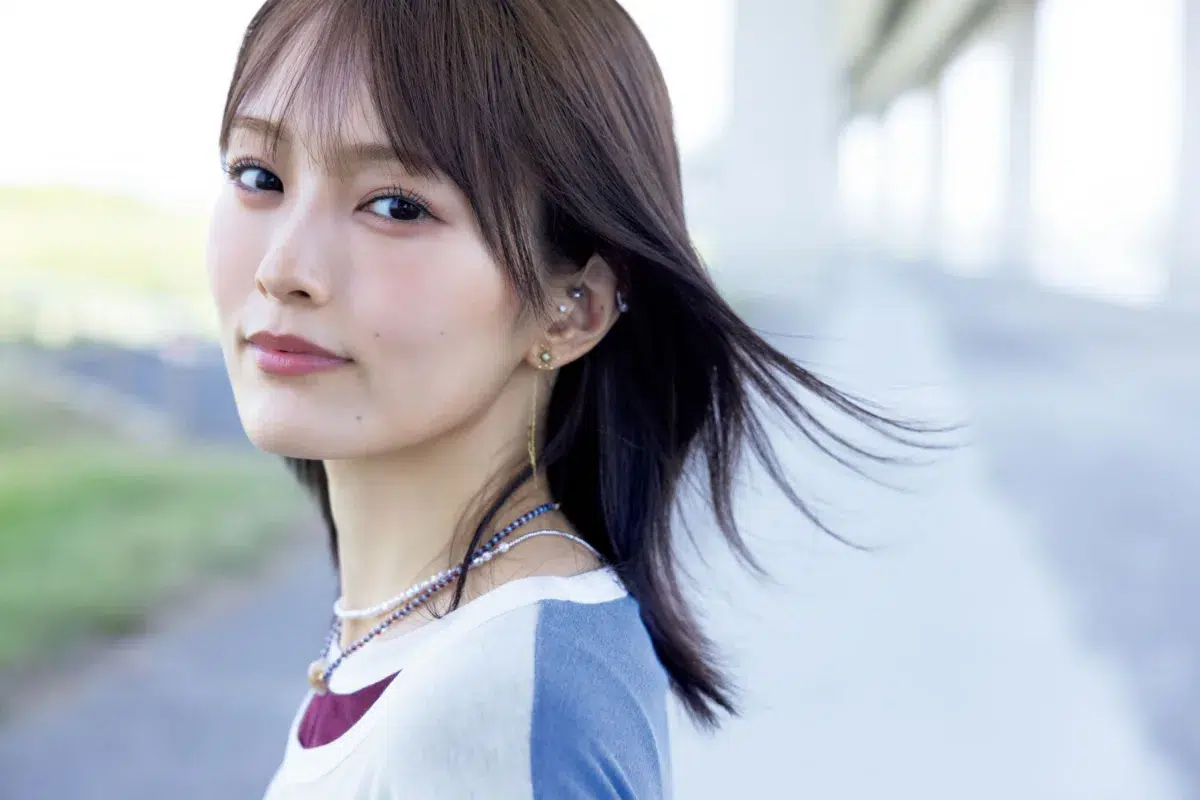 山本彩が「これ以上ない1冊」と自信を見せるソロ10周年本が9/24に発売！両親との初対談や、たかみな等恩人10名との本音トークを収録😭未公開カットや愛用ギター紹介など、彼女の魅力が爆発した永久保存版📸