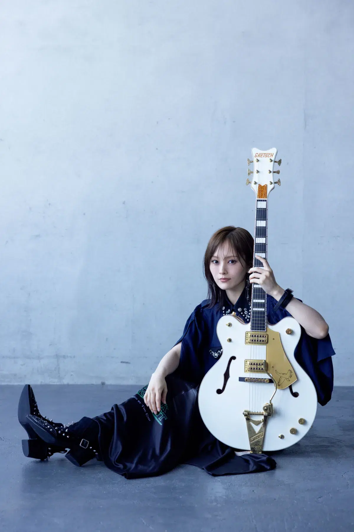 山本彩が「これ以上ない1冊」と自信を見せるソロ10周年本が9/24に発売！両親との初対談や、たかみな等恩人10名との本音トークを収録😭未公開カットや愛用ギター紹介など、彼女の魅力が爆発した永久保存版📸