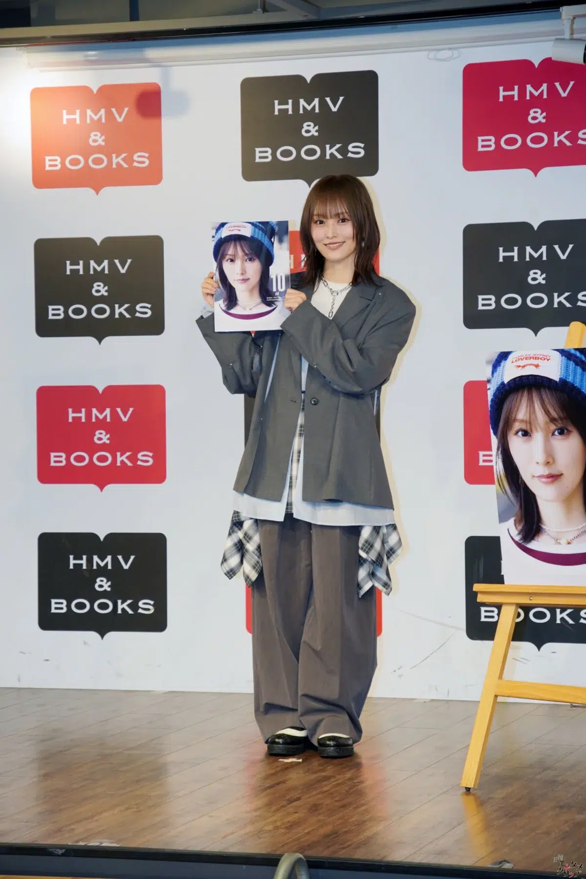 山本彩が「これ以上ない1冊」と自信を見せるソロ10周年本が9/24に発売！両親との初対談や、たかみな等恩人10名との本音トークを収録😭未公開カットや愛用ギター紹介など、彼女の魅力が爆発した永久保存版📸
