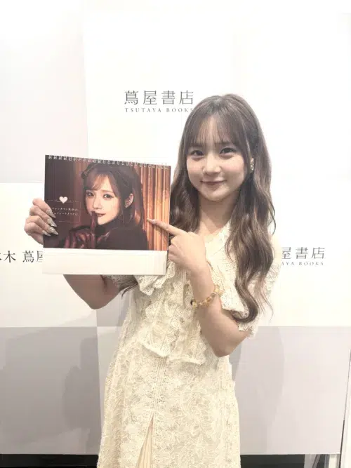 稲場愛香、全編セルフメイクで13変化!「2027年カレンダー」発売記念イベントを開催。お気に入りは“深いリップ”の2月 4 稲場愛香、全編セルフメイクで13変化!「2027年カレンダー」発売記念イベントを開催。お気に入りは“深いリップ”の2月