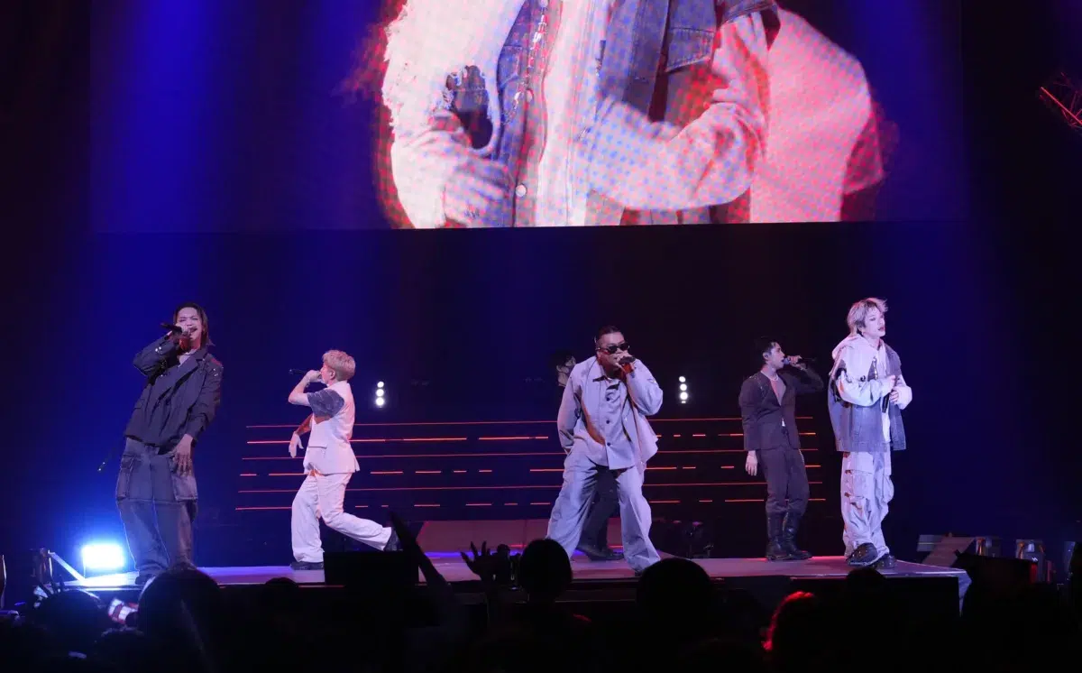 【HiGH&LOW】10周年を記念したスペシャルライブを開催!7組総勢55名が集結し、10年の軌跡を辿る楽曲とこれからの“新世界”をつなぐステージを披露!新作映画『HiGH&LOW THE 新世界』のために制作されたEXILE AKIRAが手がける新曲「KOHAKU」も歌唱!さらに、新キャスト武知海青・八木勇征の出演を解禁!10月末より本ライブのオンデマンド配信も決定! 11 【HiGH&LOW】10周年を記念したスペシャルライブを開催!7組総勢55名が集結し、10年の軌跡を辿る楽曲とこれからの“新世界”をつなぐステージを披露!新作映画『HiGH&LOW THE 新世界』のために制作されたEXILE AKIRAが手がける新曲「KOHAKU」も歌唱!さらに、新キャスト武知海青・八木勇征の出演を解禁!10月末より本ライブのオンデマンド配信も決定!
