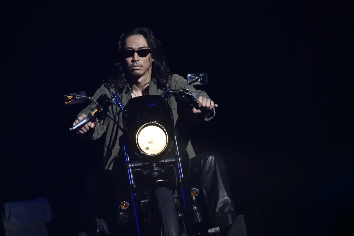 【HiGH&LOW】10周年を記念したスペシャルライブを開催!7組総勢55名が集結し、10年の軌跡を辿る楽曲とこれからの“新世界”をつなぐステージを披露!新作映画『HiGH&LOW THE 新世界』のために制作されたEXILE AKIRAが手がける新曲「KOHAKU」も歌唱!さらに、新キャスト武知海青・八木勇征の出演を解禁!10月末より本ライブのオンデマンド配信も決定! 13 【HiGH&LOW】10周年を記念したスペシャルライブを開催!7組総勢55名が集結し、10年の軌跡を辿る楽曲とこれからの“新世界”をつなぐステージを披露!新作映画『HiGH&LOW THE 新世界』のために制作されたEXILE AKIRAが手がける新曲「KOHAKU」も歌唱!さらに、新キャスト武知海青・八木勇征の出演を解禁!10月末より本ライブのオンデマンド配信も決定!