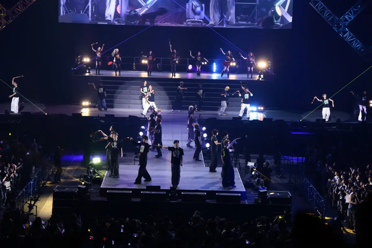 【HiGH&LOW】10周年を記念したスペシャルライブを開催!7組総勢55名が集結し、10年の軌跡を辿る楽曲とこれからの“新世界”をつなぐステージを披露!新作映画『HiGH&LOW THE 新世界』のために制作されたEXILE AKIRAが手がける新曲「KOHAKU」も歌唱!さらに、新キャスト武知海青・八木勇征の出演を解禁!10月末より本ライブのオンデマンド配信も決定! 20 【HiGH&LOW】10周年を記念したスペシャルライブを開催!7組総勢55名が集結し、10年の軌跡を辿る楽曲とこれからの“新世界”をつなぐステージを披露!新作映画『HiGH&LOW THE 新世界』のために制作されたEXILE AKIRAが手がける新曲「KOHAKU」も歌唱!さらに、新キャスト武知海青・八木勇征の出演を解禁!10月末より本ライブのオンデマンド配信も決定!