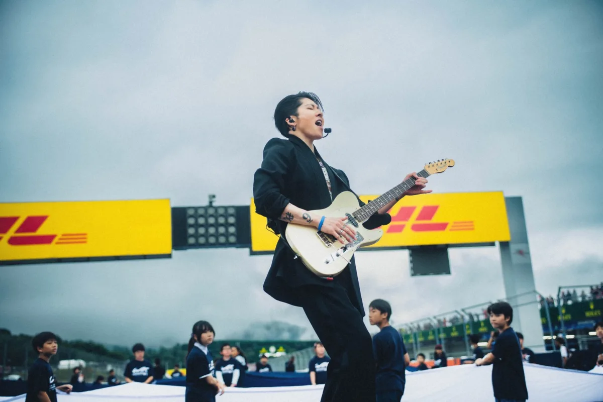 【MIYAVI】世界最高峰の耐久レースWEC日本ラウンドにて日本国歌を披露！ギターパフォーマンスで決勝の幕開けに華を添える！
