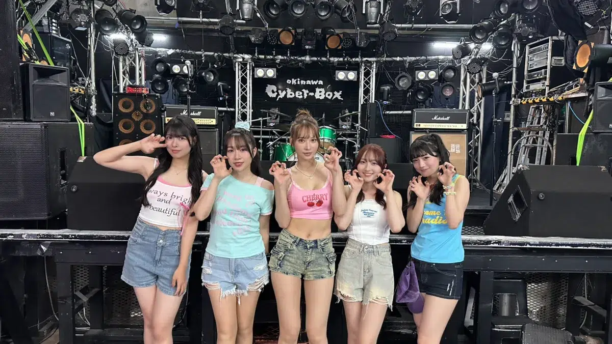 「そのチェリーは反則」きみとバンドの“セクシーすぎる”Shortsが公開3日で100万再生突破！沖縄でのオフショットが話題！3日で100万回再生の快挙