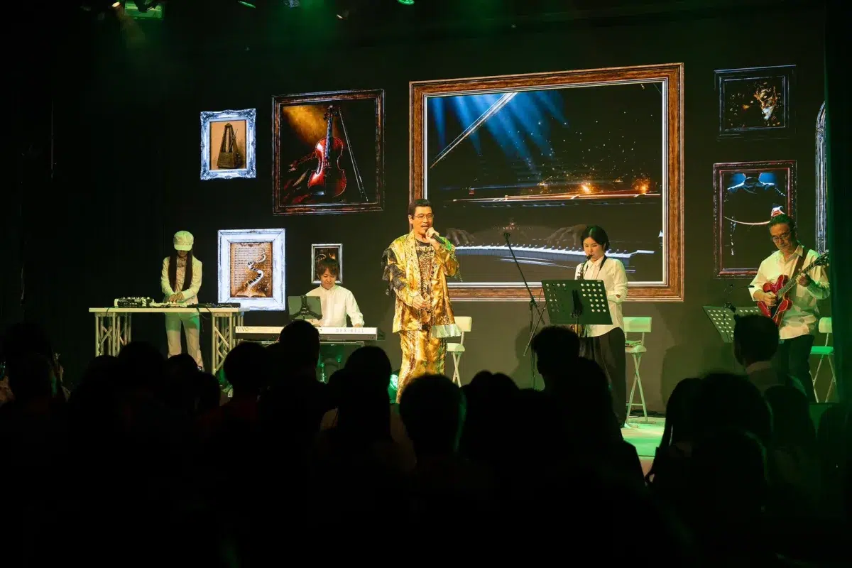 ピコ太郎、一夜限りの「PPAP」10周年メモリアルライブを開催！ 小林幸子、木梨憲武、DJ Hello Kittyら豪華ゲストも登場し祝福！ 「まさか10年やれると思っていなかった」