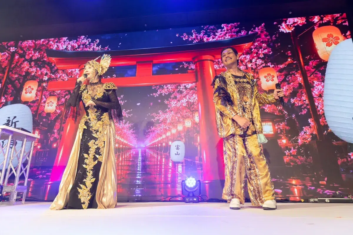 ピコ太郎、一夜限りの「PPAP」10周年メモリアルライブを開催！ 小林幸子、木梨憲武、DJ Hello Kittyら豪華ゲストも登場し祝福！ 「まさか10年やれると思っていなかった」