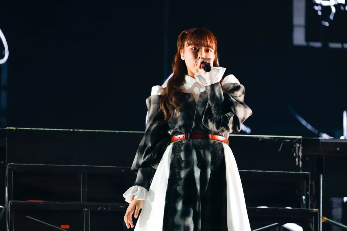 櫻坂46、三期生・遠藤理子が座長「15th Single BACKS LIVE!!」を開催！ 二期生・増本綺良の卒業セレモニーも行われ、約8年にわたるアイドル活動に幕を下ろす