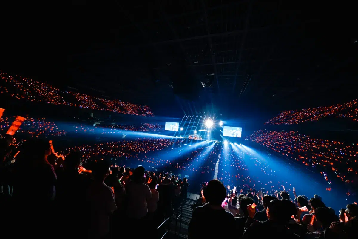 櫻坂46、三期生・遠藤理子が座長「15th Single BACKS LIVE!!」を開催！ 二期生・増本綺良の卒業セレモニーも行われ、約8年にわたるアイドル活動に幕を下ろす