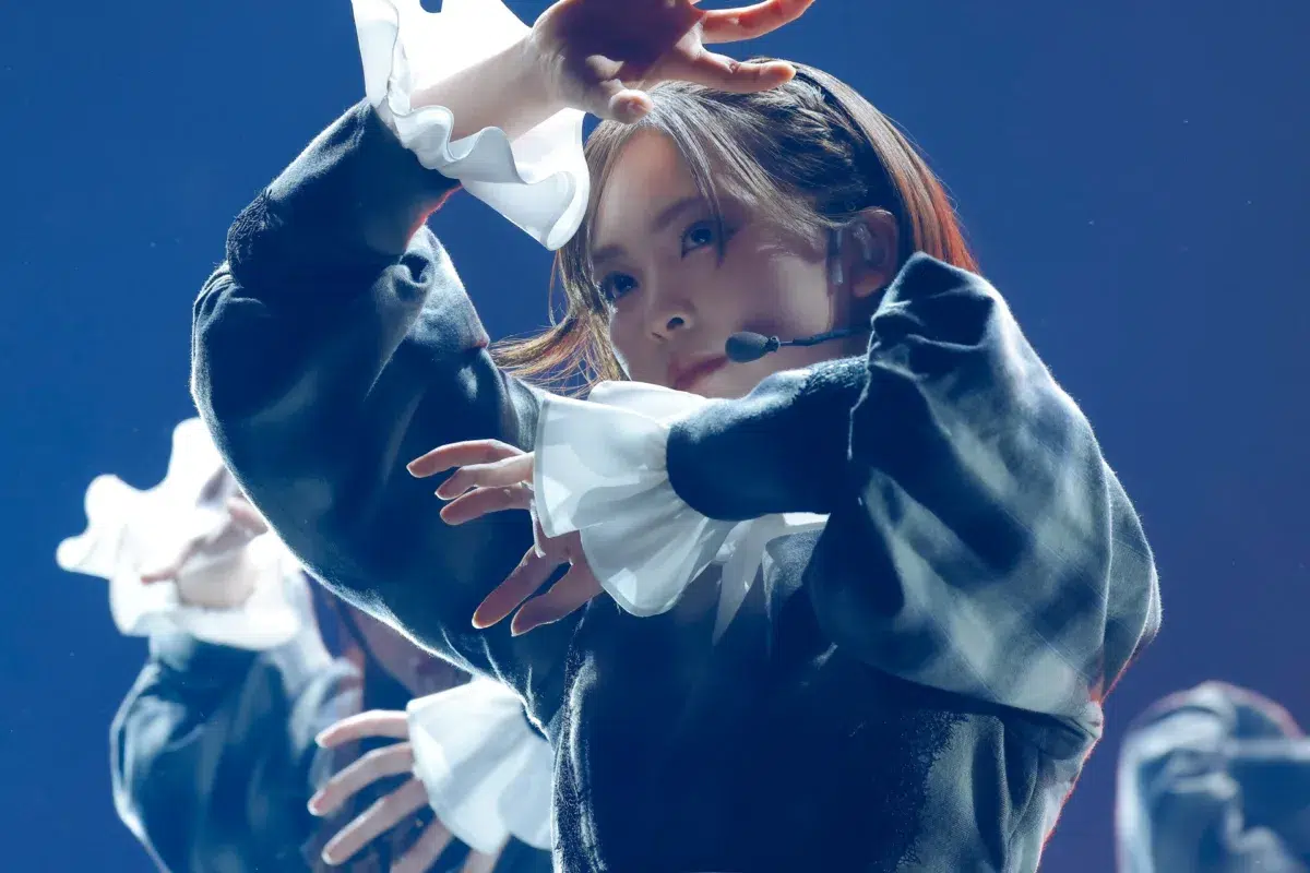 櫻坂46、三期生・遠藤理子が座長「15th Single BACKS LIVE!!」を開催！ 二期生・増本綺良の卒業セレモニーも行われ、約8年にわたるアイドル活動に幕を下ろす