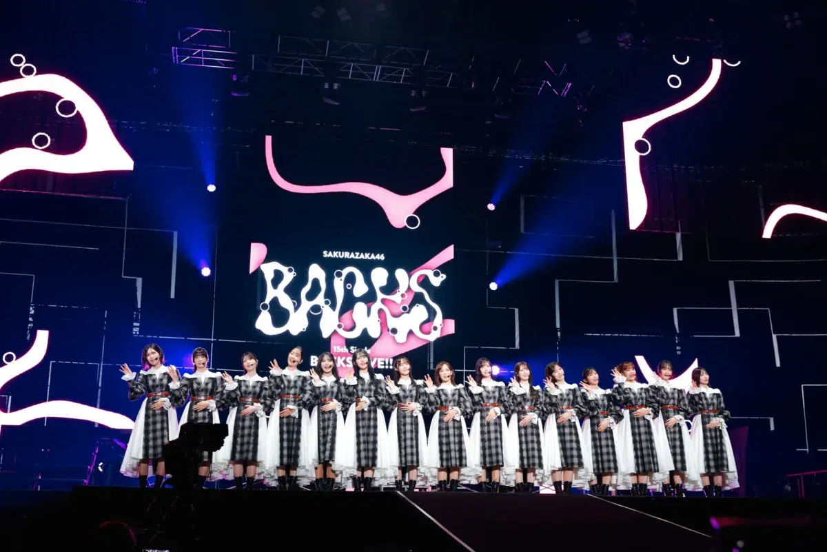 櫻坂46、三期生・遠藤理子が座長「15th Single BACKS LIVE!!」を開催！ 二期生・増本綺良の卒業セレモニーも行われ、約8年にわたるアイドル活動に幕を下ろす