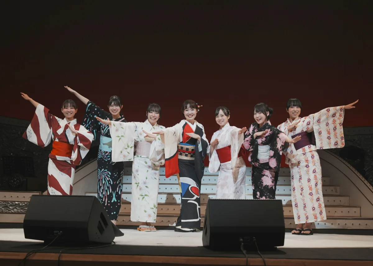 田川寿美が東京・浅草公会堂でデビュー35周年記念コンサート。35年を振り返りながら新曲「いのち陽炎」など20曲熱唱 4 田川寿美が東京・浅草公会堂でデビュー35周年記念コンサート。35年を振り返りながら新曲「いのち陽炎」など20曲熱唱