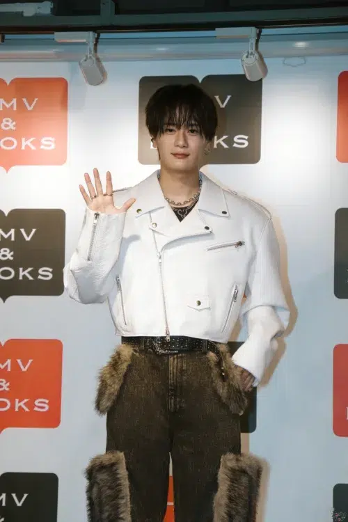 俳優・プロ雀士の堀海登、最新写真集『ひとたらし』は「自己採点120点」! 出来栄えを麻雀の役「国士無双」とアピール 4 俳優・プロ雀士の堀海登、最新写真集『ひとたらし』は「自己採点120点」! 出来栄えを麻雀の役「国士無双」とアピール