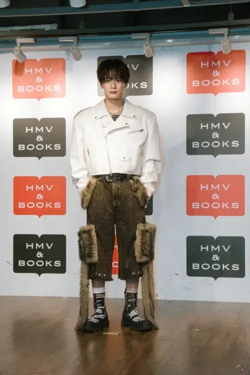 俳優・プロ雀士の堀海登、最新写真集『ひとたらし』は「自己採点120点」! 出来栄えを麻雀の役「国士無双」とアピール 3 俳優・プロ雀士の堀海登、最新写真集『ひとたらし』は「自己採点120点」! 出来栄えを麻雀の役「国士無双」とアピール
