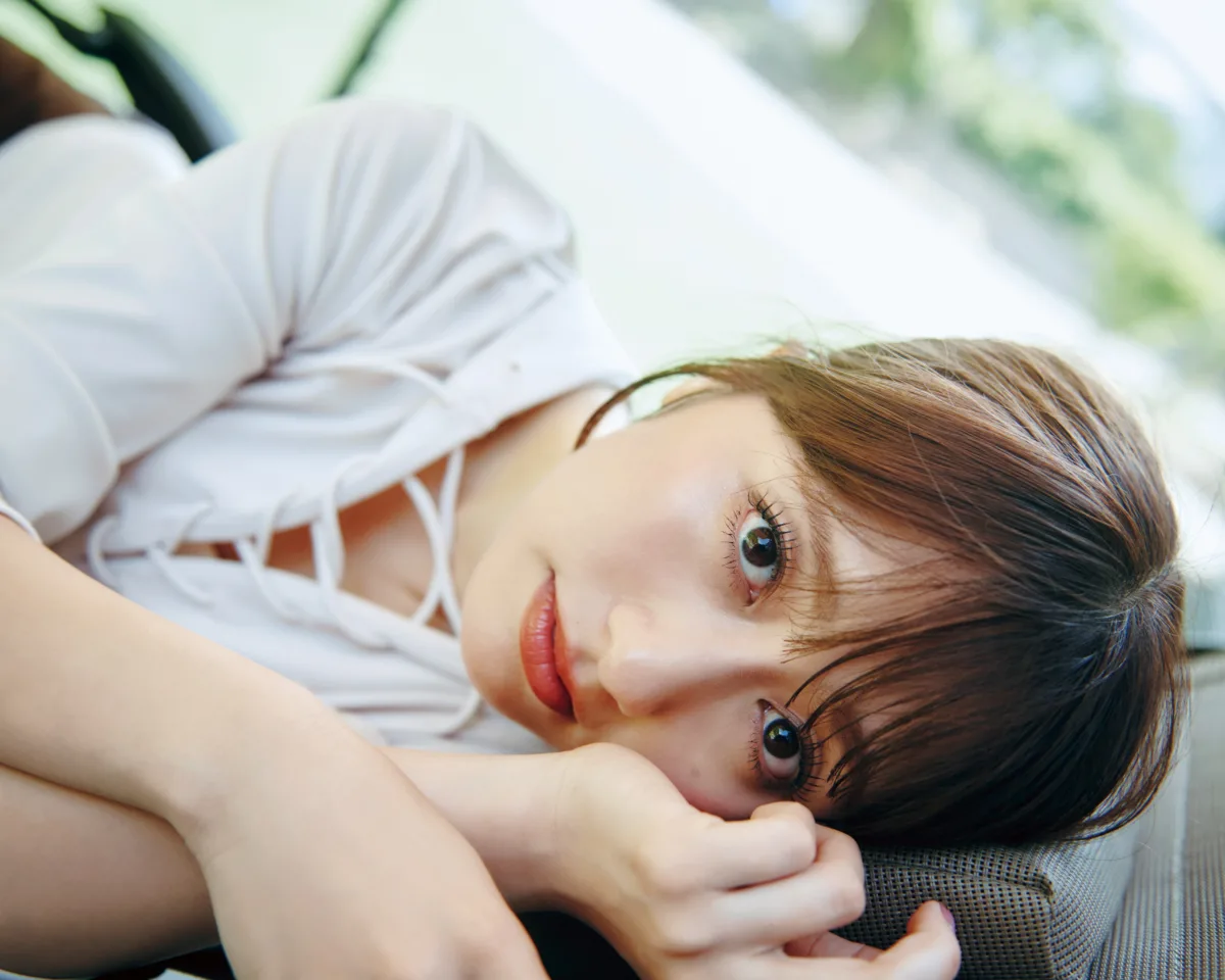 ももクロ佐々木彩夏、初写真集『ぺろり』のPR映像と新カットを公開 全国30書店でキャンペーンも 2 ももクロ佐々木彩夏、初写真集『ぺろり』のPR映像と新カットを公開 全国30書店でキャンペーンも
