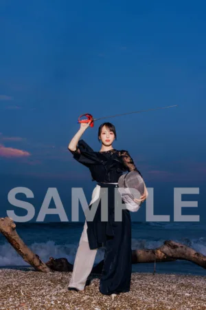 22/7 麻丘真央、卒業記念メモリアル写真集『ニジの向こう』11月24日発売決定！本人プロデュースの特別な一冊