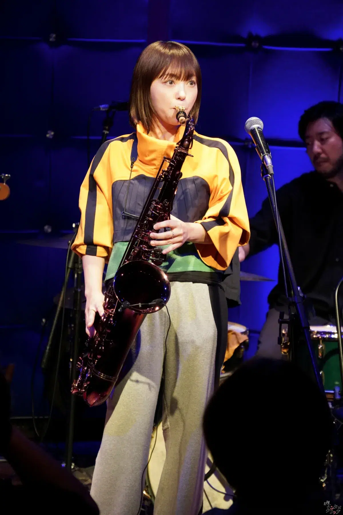 元Folder5・AKINA、29周年記念ライブを開催！175R・SHOGOとの豪華コラボやサックス演奏でファンを魅了