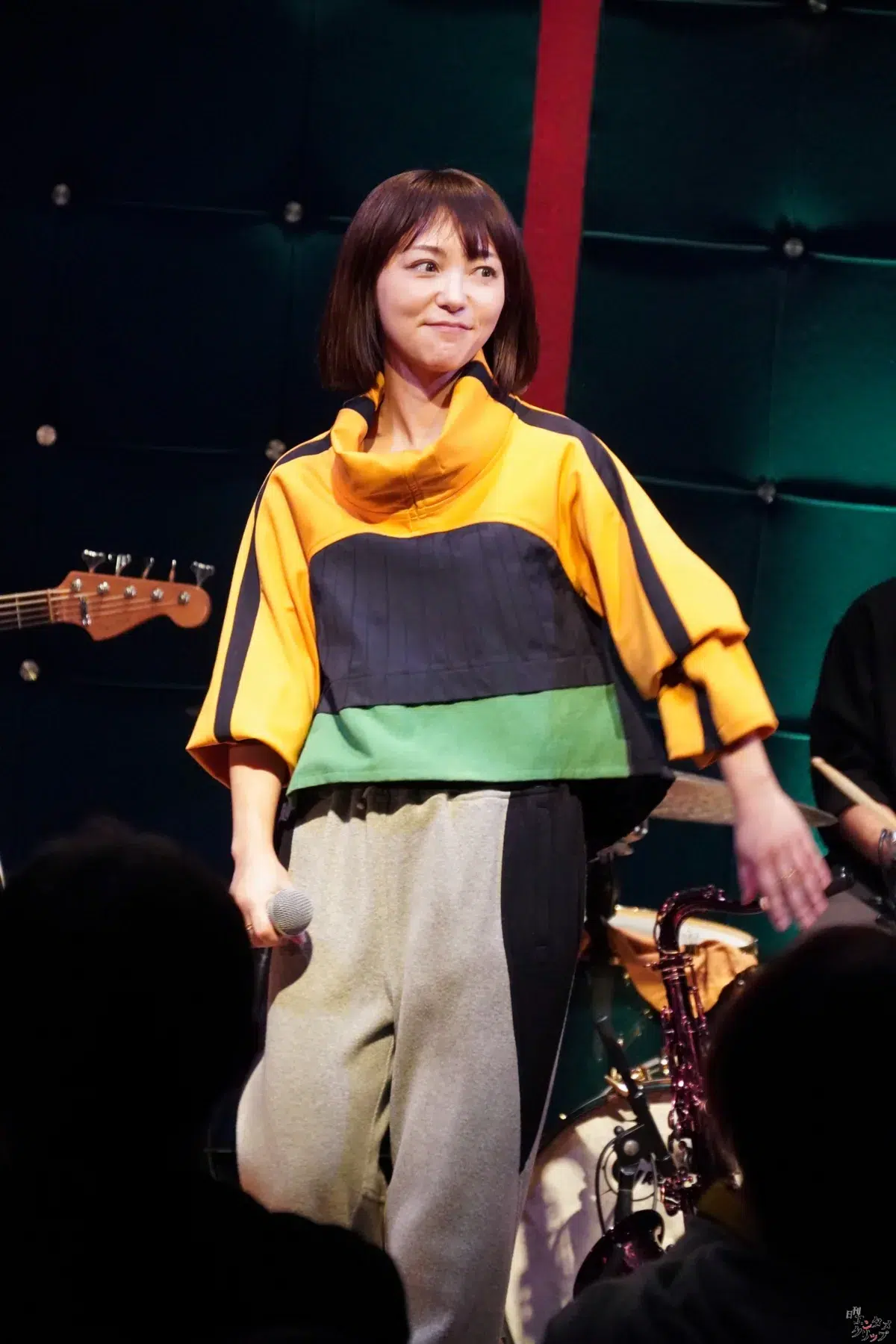 元Folder5・AKINA、29周年記念ライブを開催！175R・SHOGOとの豪華コラボやサックス演奏でファンを魅了