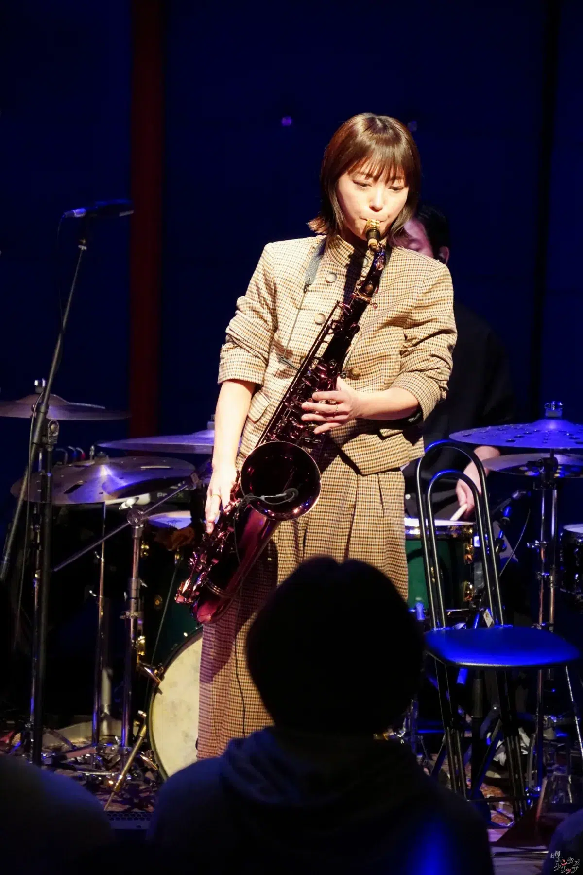 元Folder5・AKINA、29周年記念ライブを開催！175R・SHOGOとの豪華コラボやサックス演奏でファンを魅了