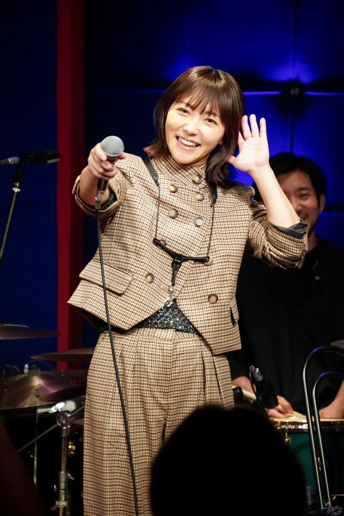 元Folder5・AKINA、29周年記念ライブを開催！175R・SHOGOとの豪華コラボやサックス演奏でファンを魅了