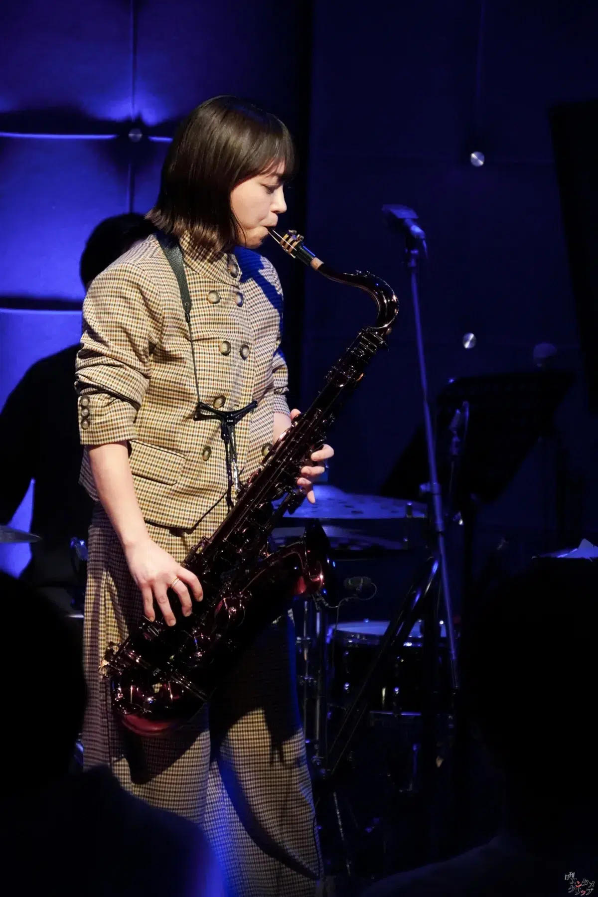 元Folder5・AKINA、29周年記念ライブを開催！175R・SHOGOとの豪華コラボやサックス演奏でファンを魅了
